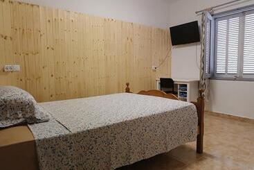 Отель Hostal Bélgica