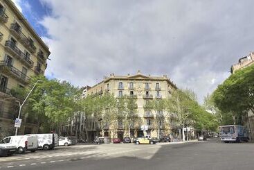 Отель Hostal Girona