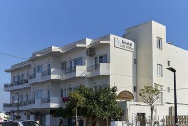 فندق Hostal Illes Pitiüses