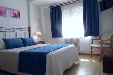 هتل Hostal La Noria