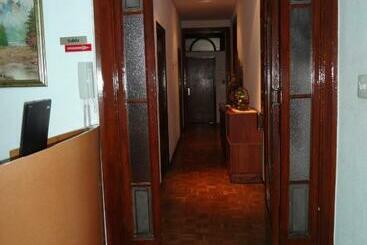 هتل Hostal Lima