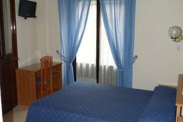 هتل Hostal Fernandez