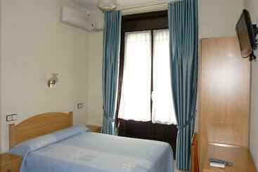 هتل Hostal Fernandez