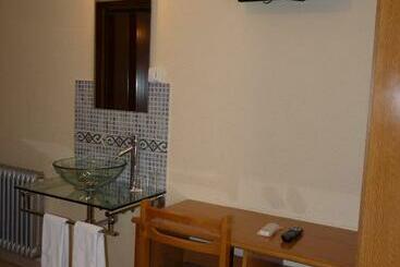 هتل Hostal Fernandez