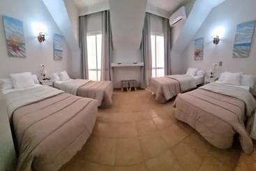 호텔 Hostal Cuevas