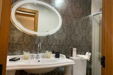 هتل Hostal El Resbalon