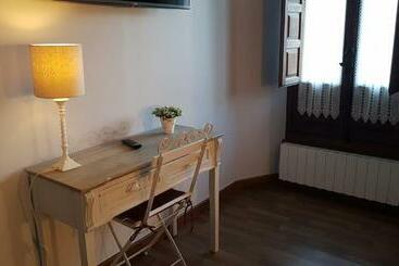 هتل Hostal El Resbalon