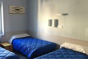 هتل Hostal Rosales
