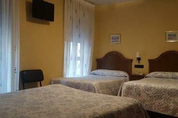 هتل Hostal Guzman El Bueno By Gaiarooms