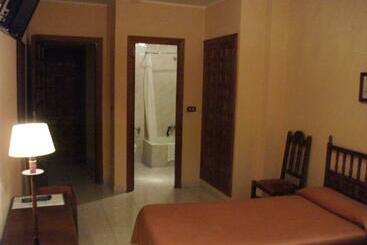 ホテル Hostal Alfonso Vi