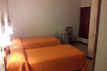 فندق Hostal El Centro