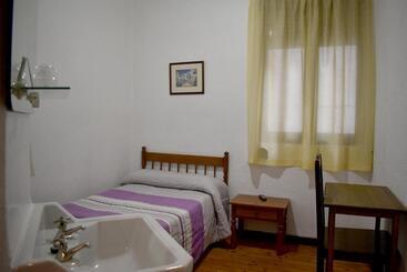 酒店 Hostal Oviedo