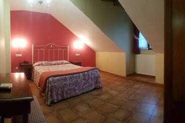 ホテル Apartamentos Villa De Cabrales