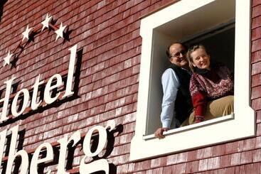 ホテル Arlberghaus