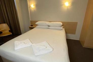 هتل Aviators Lodge