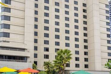 هتل Grand Chancellor Adelaide