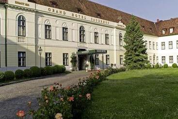 هتل Grand Sauerhof