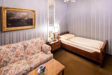 هتل Palais Porcia