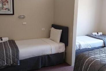 مُتل Commodore Motor Inn