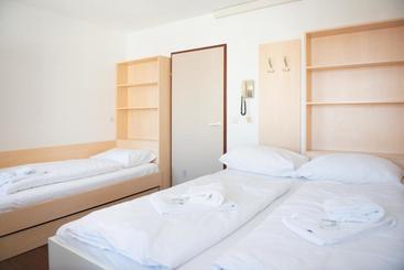 مسافرخانه Mynext   Riverside Hotel Salzburg