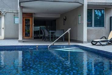 Abbey On Roma Hotel & Apartments