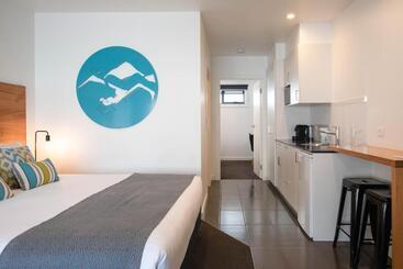 Bright Colonial Motel