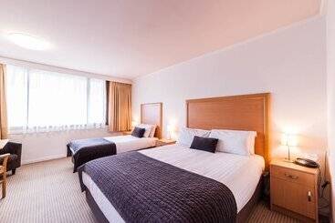 هتل Eastern Sands City Centre