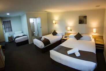 בית מלון כפרי Hospitality Esperance Surestay Collection By Best Western