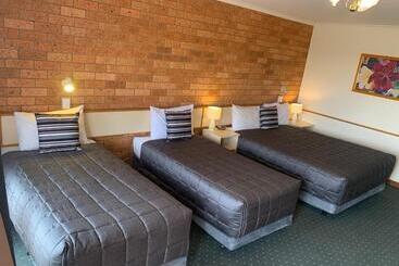 בית מלון כפרי Newell Motor Inn Narrandera