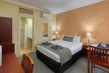 בית מלון כפרי Oasis Motor Inn