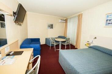 هتل Palm Court Motor Inn