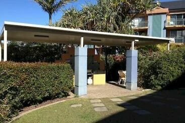 هتل Resorts United Currumbin Sands
