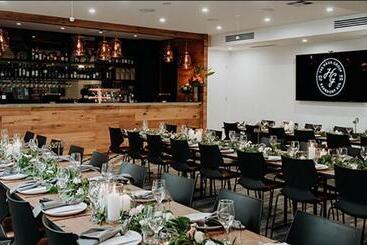 בית מלון כפרי The Lodge By Manna