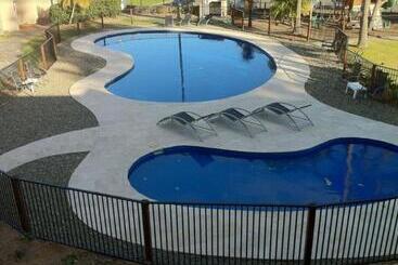 هتل Comfort Resort Waters Edge