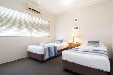 استراحتگاه Titree Village Holiday Apartments