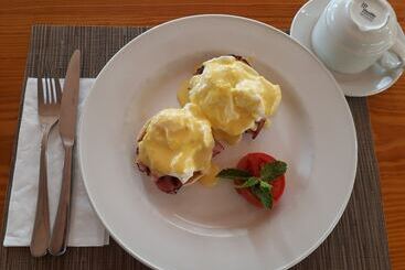 Hotel Admiral's Inn and Gunpowder Suites