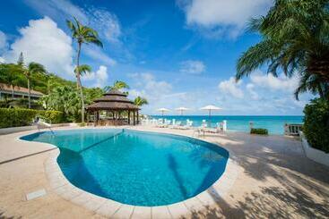 هتل Blue Waters Resort And Spa