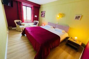 בית מלון כפרי Hostellerie Sainte Cécile