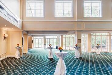 هتل Intercontinental Sanctuary Cove Resort, An Ihg