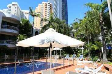 St Tropez Apartments