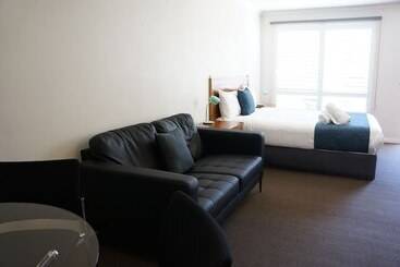 Waves Motel And Apartments