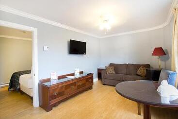 בית מלון כפרי Homeward Inns Of Canada