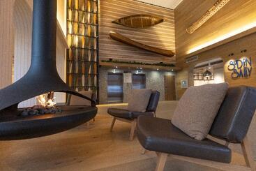 בית מלון כפרי Canoe And Suites