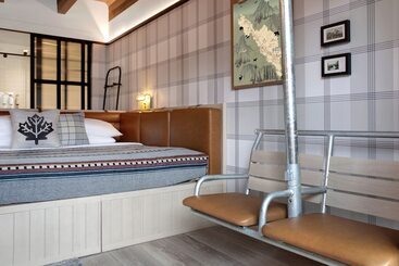 هتل Moxy Banff