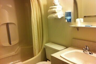 هتل Redwood Motor Inn