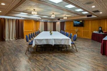 هتل Surestay  By Best Western Chilliwack