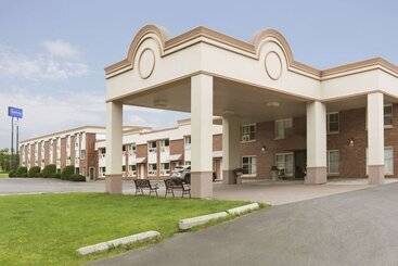 هتل Travelodge By Wyndham Edmundston