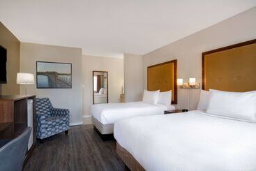 호텔 Days Inn By Wyndham Victoria Uptown