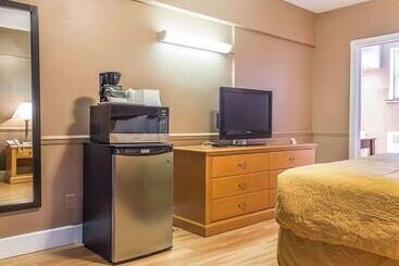 酒店 Econo Lodge Downtown