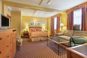 هتل Howard Johnson By Wyndham Vancouver Downtown